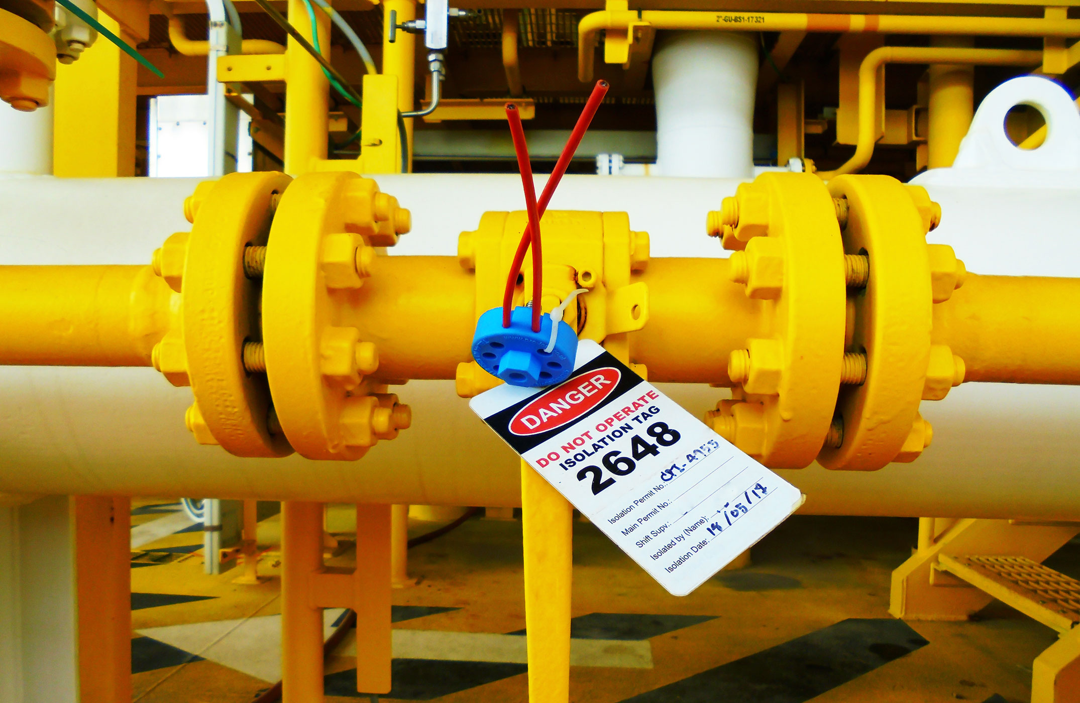 Rohrleitung mit großem Etikett