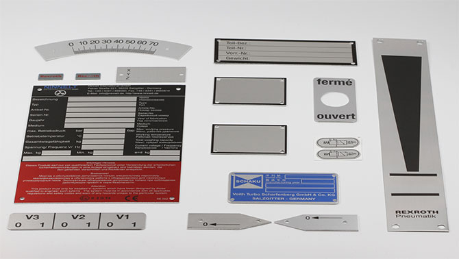 Frontblenden und Frontplatten aus Metall, Aluminium und Messing