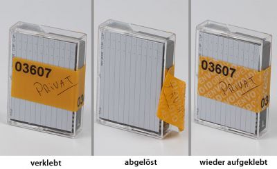 Demonstration eines Void-Sicherheitsetiketts an einer Kassette